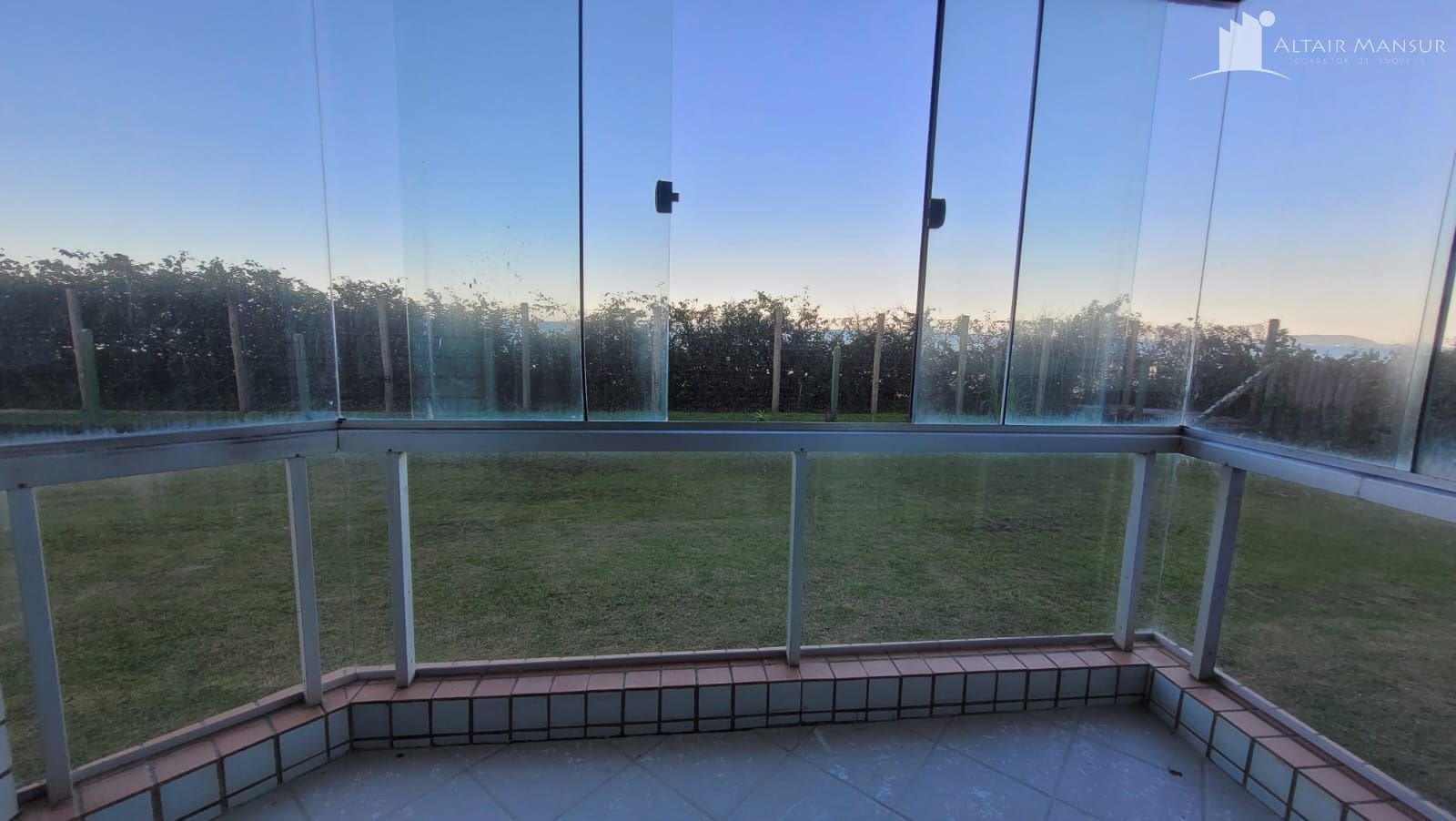 Apartamento em condominio Beira mar pé na areia