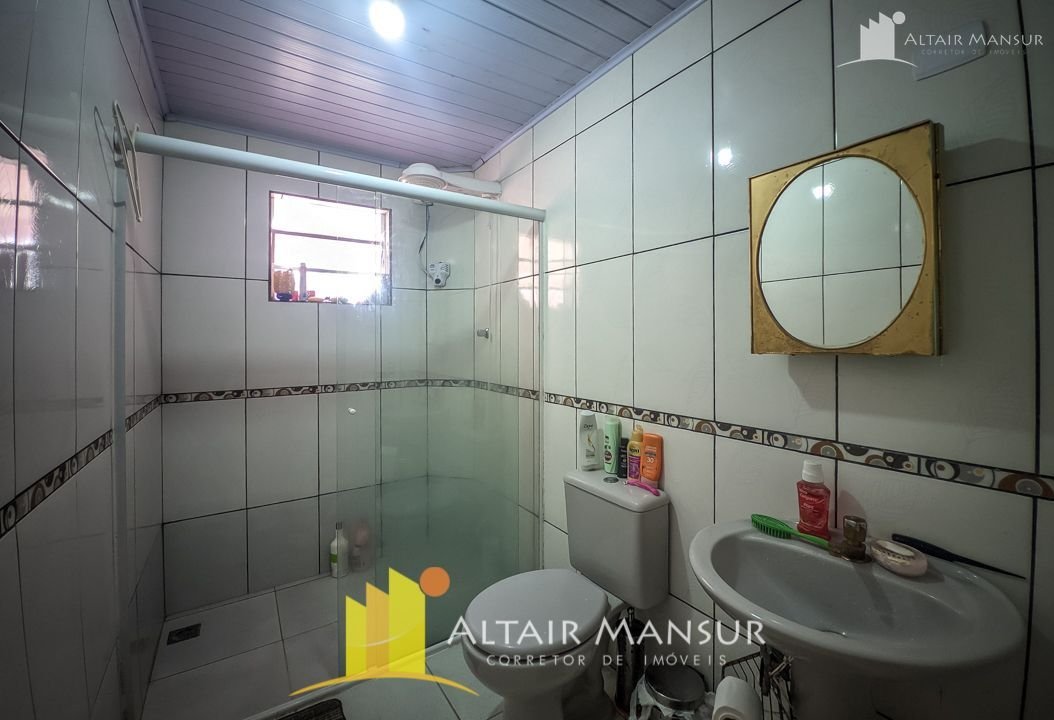 Sobrado à Venda – 4 Quartos, 3 Vagas, Varanda, Terreno Amplo – Gleba 1 Itapoá/SC
