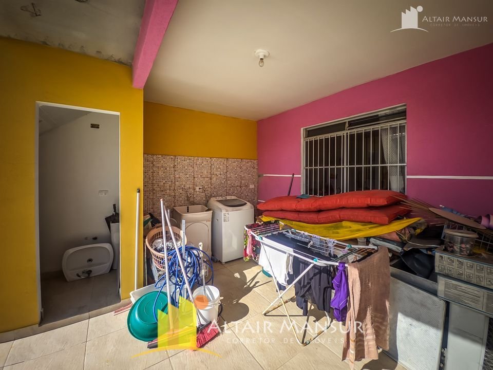 Sobrado à Venda – 4 Quartos, 3 Vagas, Varanda, Terreno Amplo – Gleba 1 Itapoá/SC