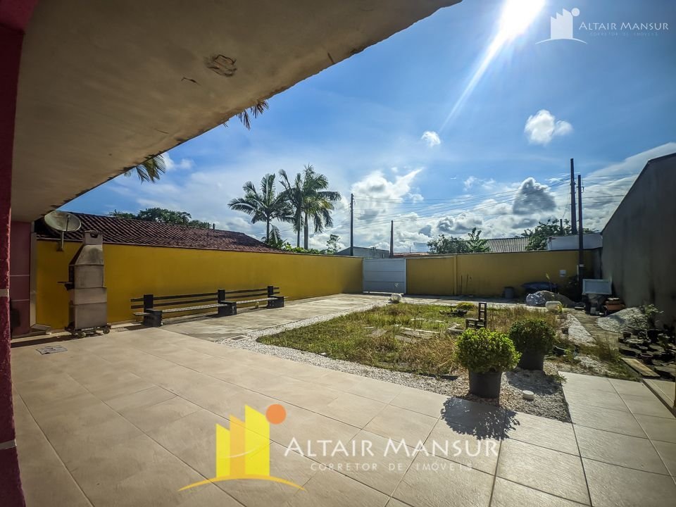 Sobrado à Venda – 4 Quartos, 3 Vagas, Varanda, Terreno Amplo – Gleba 1 Itapoá/SC