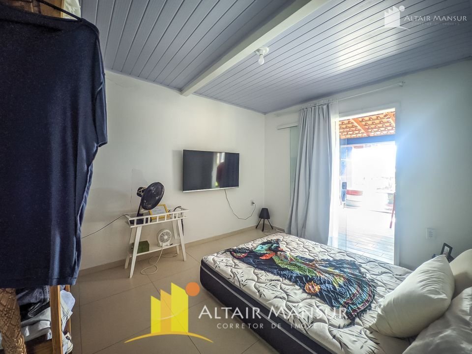 Sobrado à Venda – 4 Quartos, 3 Vagas, Varanda, Terreno Amplo – Gleba 1 Itapoá/SC