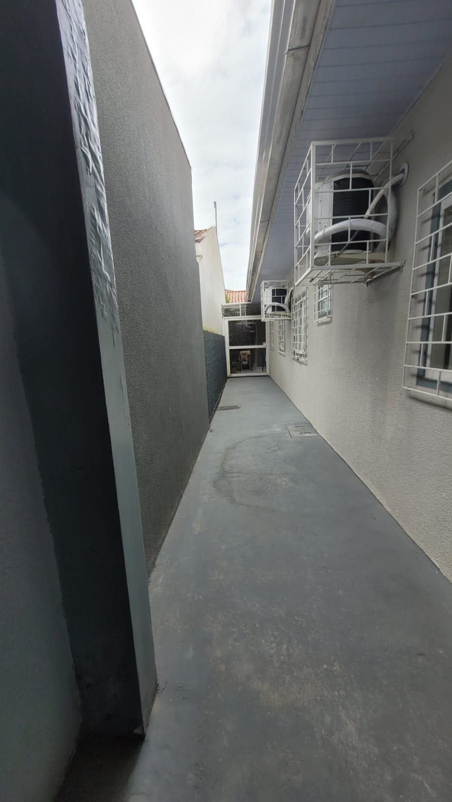 Casa com 3 quartos sendo duas suites