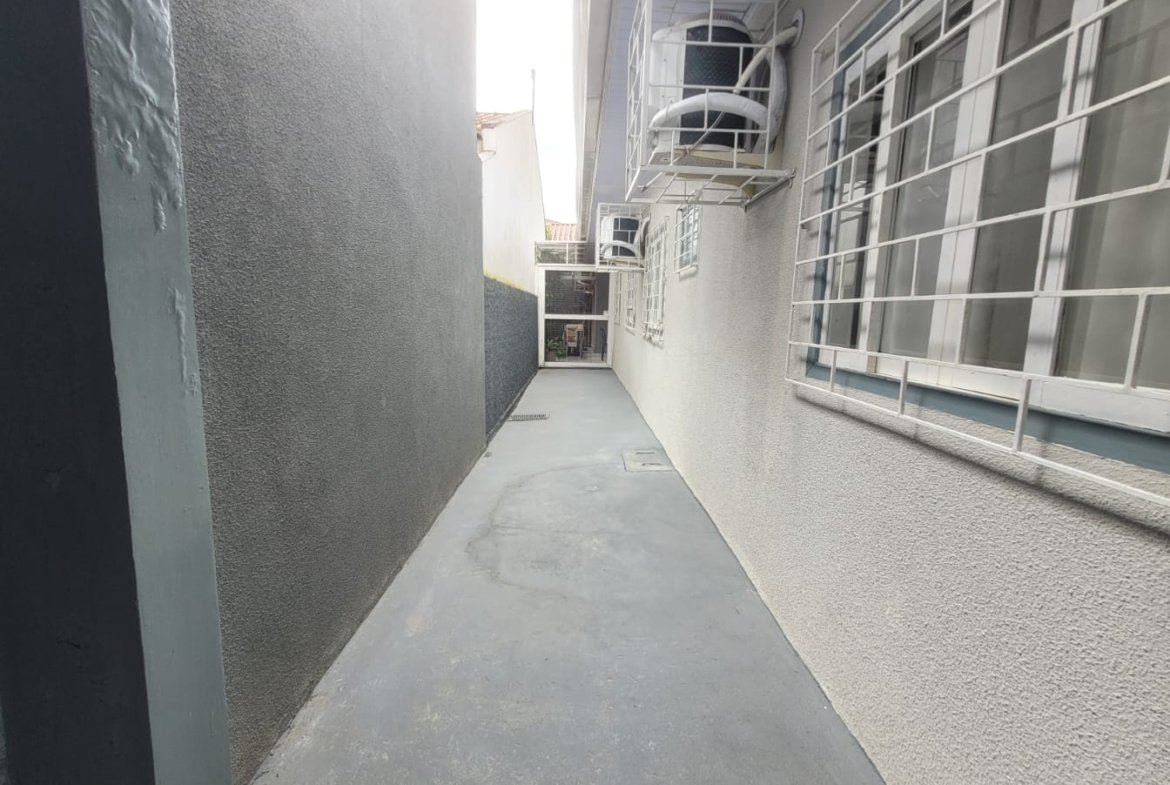 Casa com 3 quartos sendo duas suites