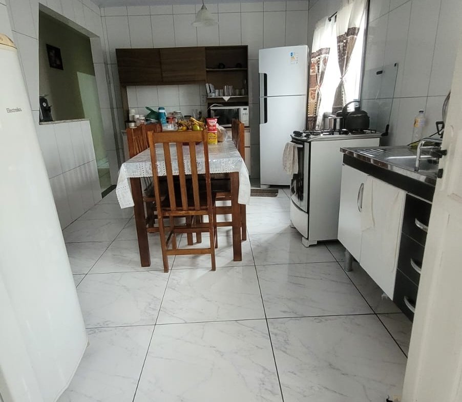 Casa com 3 quartos sendo duas suites