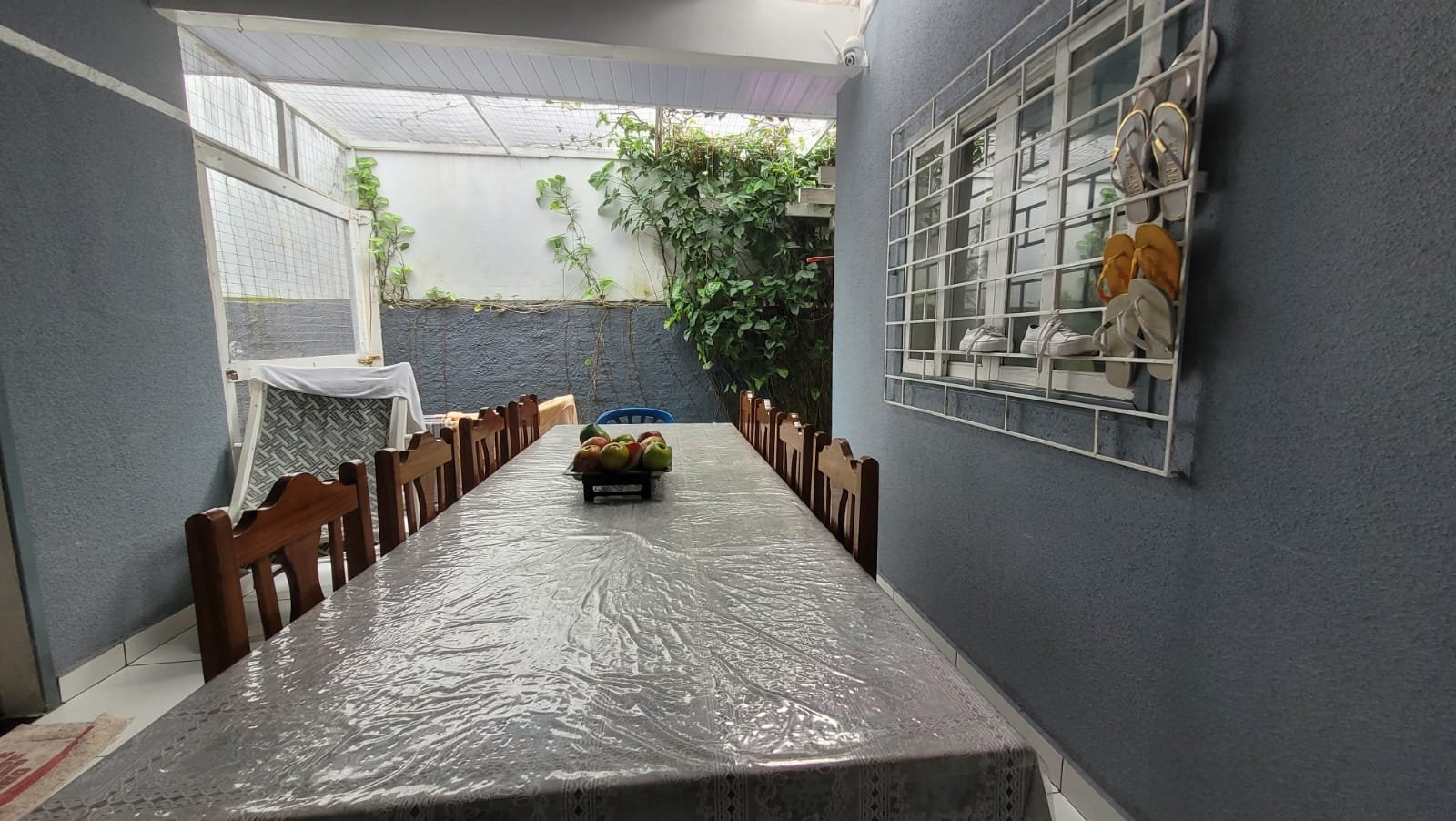 Casa com 3 quartos sendo duas suites