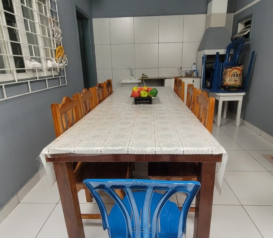 Casa com 3 quartos sendo duas suites
