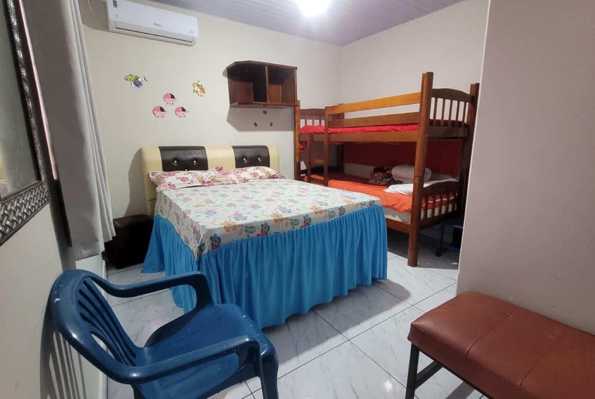 Casa com 3 quartos sendo duas suites